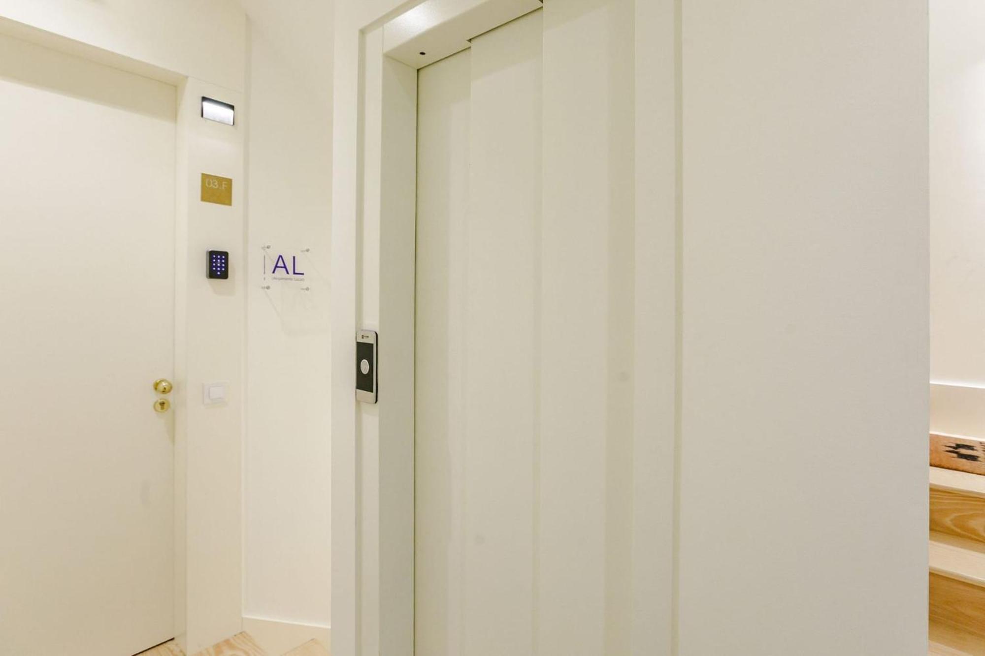 Door 65 - Historical Center Apartments 포르투 외부 사진